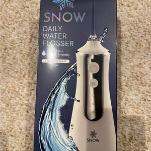 Snow Daily Water Flosser cordless and travel friendly